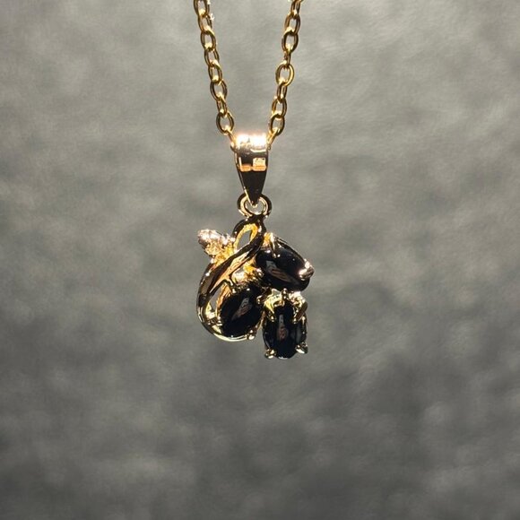 Vintage ONYX Pendant Necklace, Dolphin Ore 18K Gold Electroplate - Picture 4 of 6